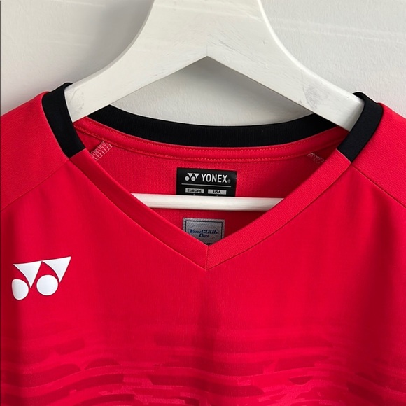 Yonex Mens Crew Neck game Shirt (Clear Red) with excellent condition - Picture 5 of 7
